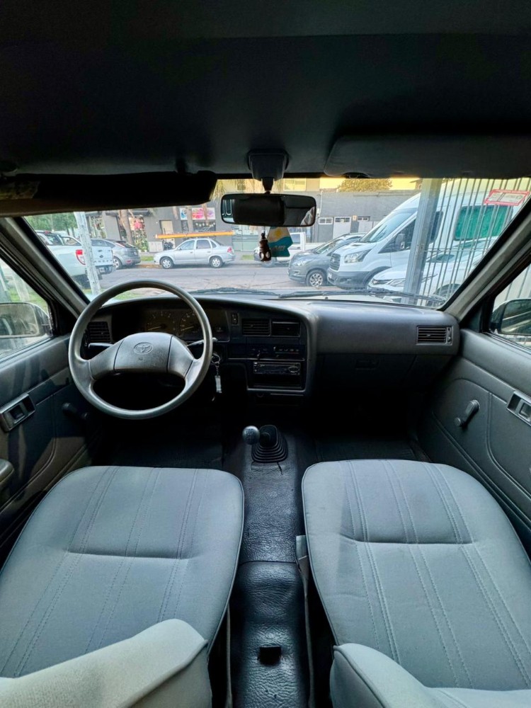Toyota Hilux  2.4 CABINA DOBLE 4X2 M/T — foto 11